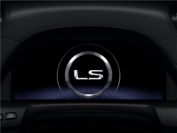 Lexus объявил старт продаж обновленного LS