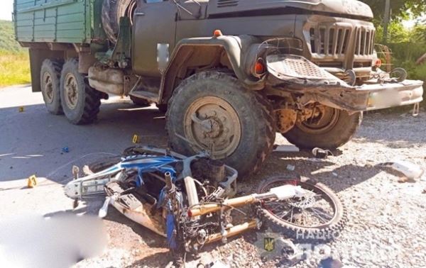 На Прикарпатье грузовик сбил насмерть двух мотоциклистов