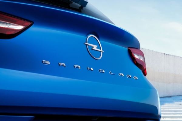 Opel Grandland обновился и "потерял" букву X