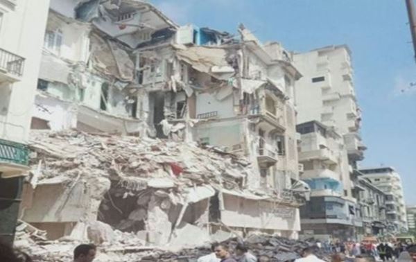 В Египте рухнула часть дома, под завалами люди