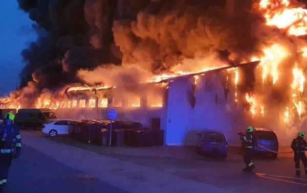 В Праге произошел крупный пожар в выставочном центре