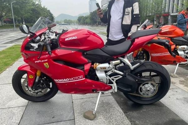 </p>
<p>											Moxiao 500RR - китайская копия Ducati Panigale<br />
			