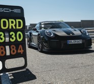 Porsche побил рекорд Нюрбургринга для дорожных машин